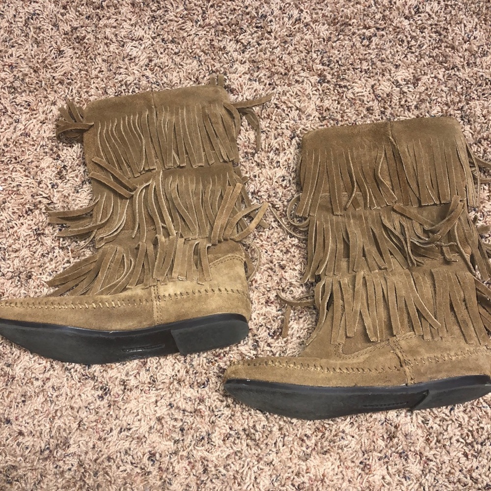 Moccasin fringed boots